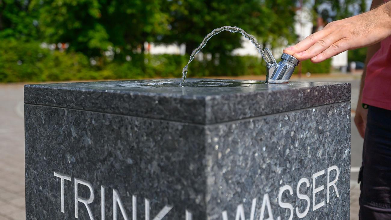 Tipps gegen Hitze: DRK Sachsen rät zur Trinkpause wie bei der Fußball-WM