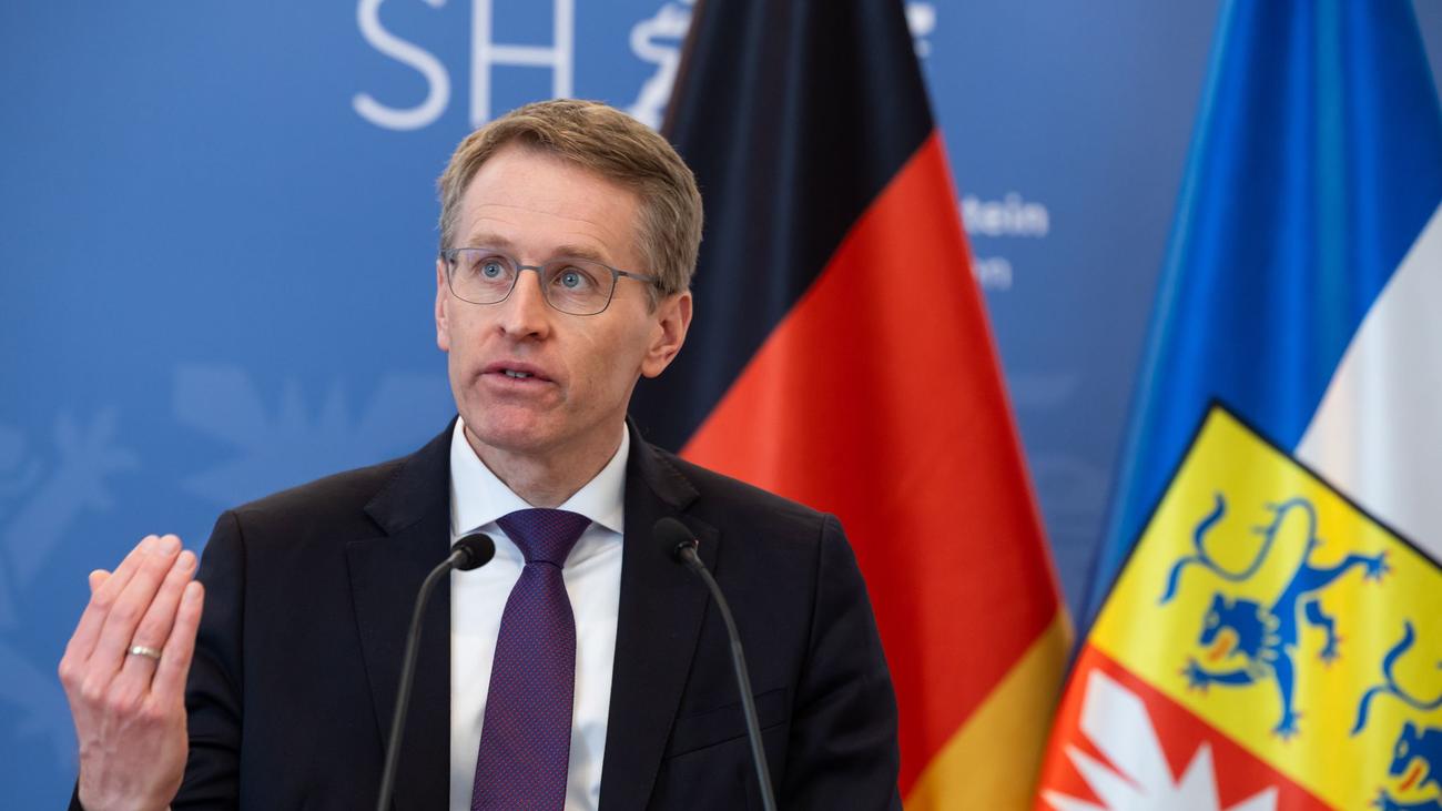 Verbot sozialer Medien: Social Media: Günther für 16 als gesetzliche Altersgrenze