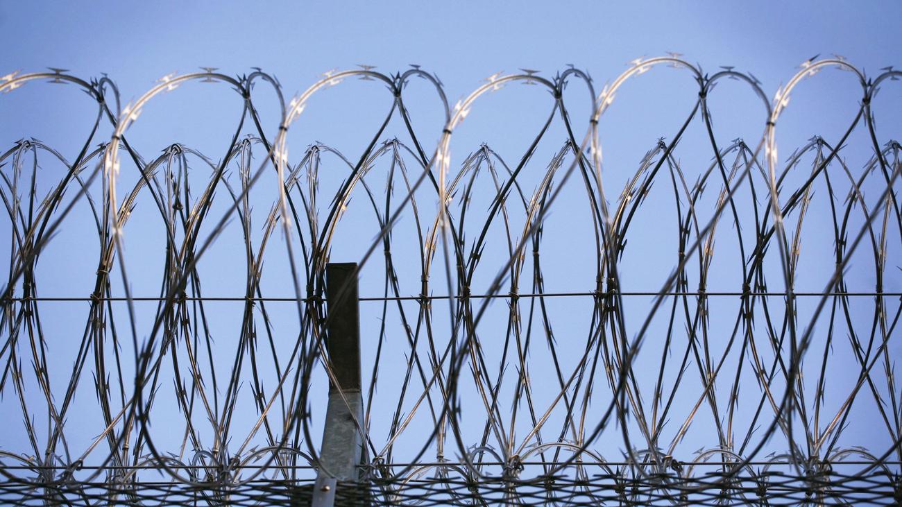 Migration: Kritik an Asylverfahren in früherem Gefängnis