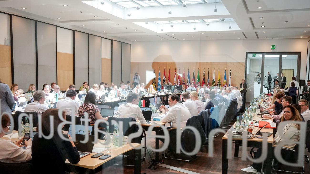 Ministerpräsidentenkonferenz: Länder fordern bessere Einbindung bei Einkommensteuerreform