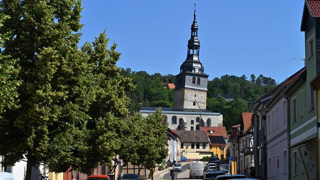 Schräges Wahrzeichen: Schiefer als Pisa: Turm in Bad Frankenhausen öffnet wieder