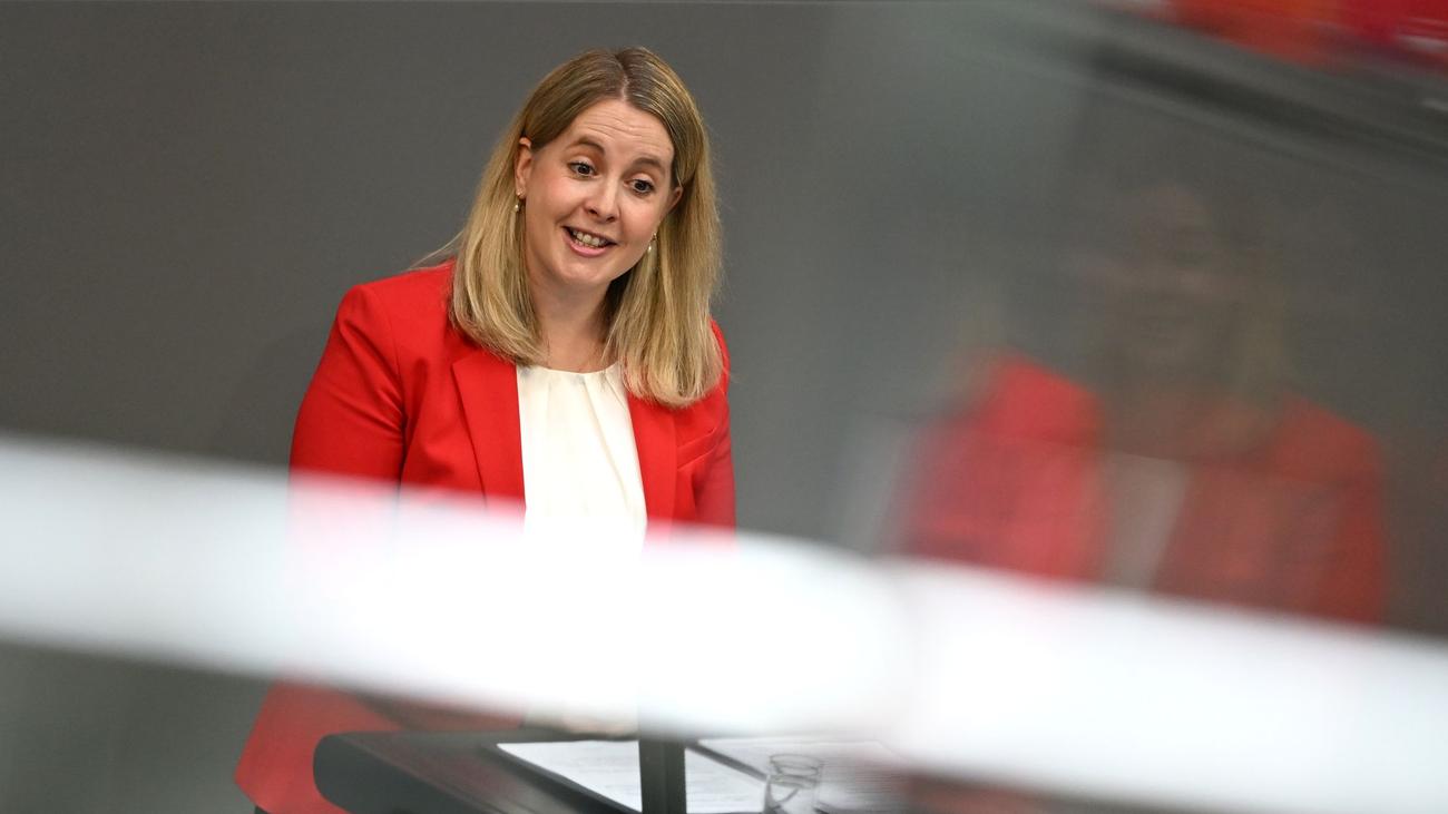 Debatte im Bundestag: Städte gegen Hitze wappnen: Neues Baurecht soll helfen
