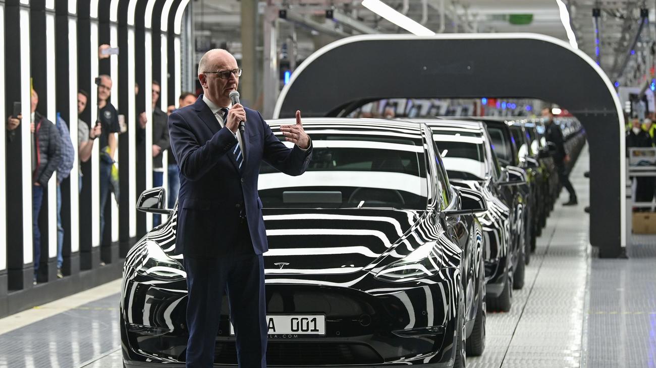 Elektroautos: Woidke sieht Tesla als Erfolgsgarant in Brandenburg