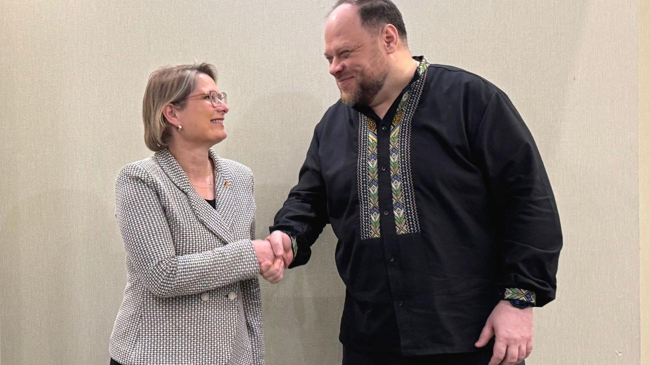Besuch in Kiew: 30 Jahre Ukraine-Verfassung: Hubig lobt Einsatz fürs Recht