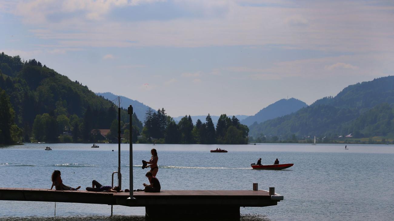 Notfälle: 85-Jähriger stirbt beim Schwimmen im großen Alpsee