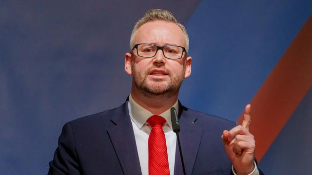 Parteien: AfD-Landesvize offen für Debatte über Schulpflicht