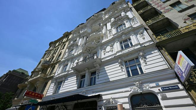 70-Jährige lebte in Österreich: Die Frau wurde von Freunden in ihrer Wohnung tot aufgefunden.