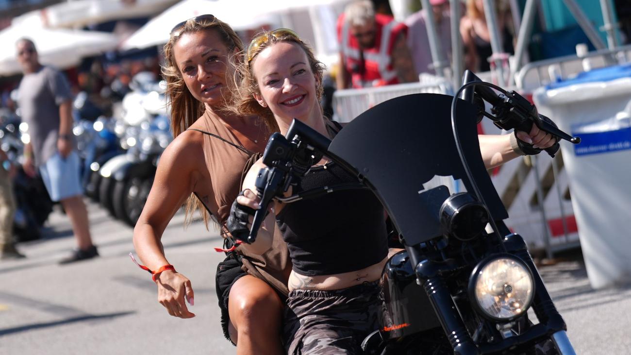 Freizeit: Harley Days in Hamburg - Gemächlicher Start bei Hitze