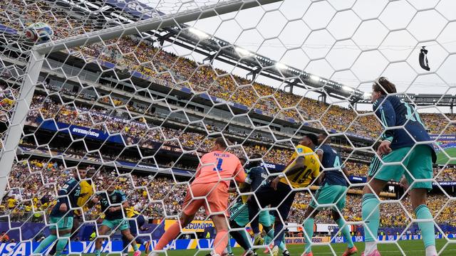 Fußball-Nationalmannschaft: Neuer weist Schuld an Ecuadors Siegtreffer zurück
