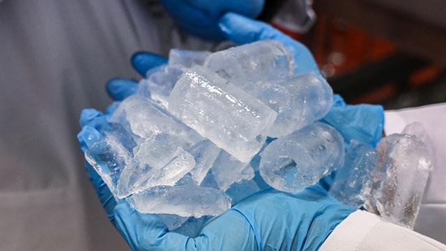 Coole Ware: So sorgt eine Eiswürfelfabrik für Nachschub an heißen Tagen