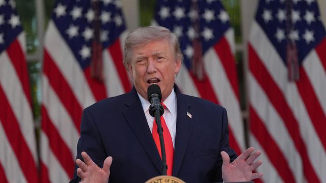 Bild: Angriff auf Frachtschiff: Trump zu Hormus-Attacke: Iran hat Waffenruhe gebrochen