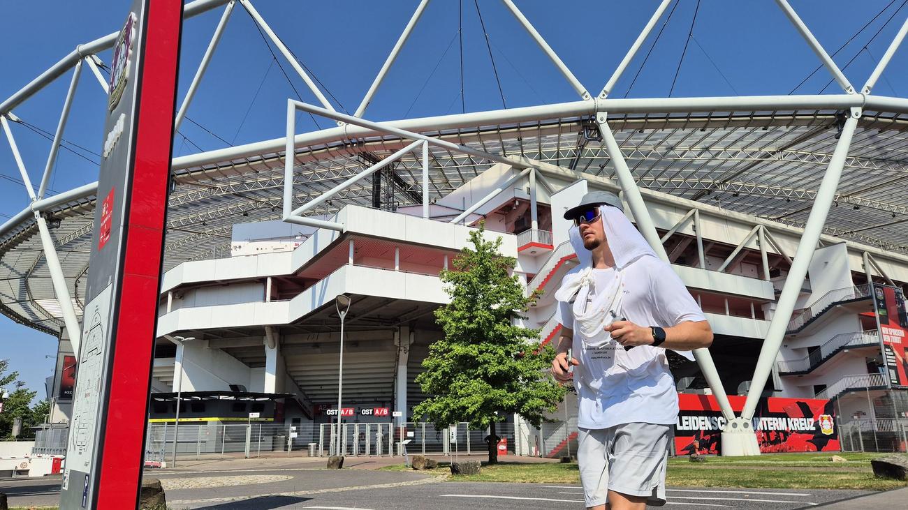 «Bundesliga-Ultramarathon»: 70 km um jedes Bundesligastadion: Hitze-Start für Projekt