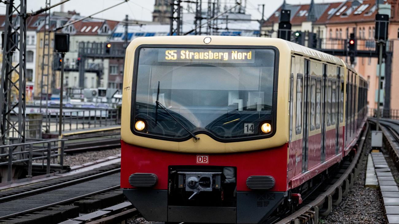 ÖPNV: Baustelle - keine S-Bahnen zwischen Friedrichstraße und Zoo
