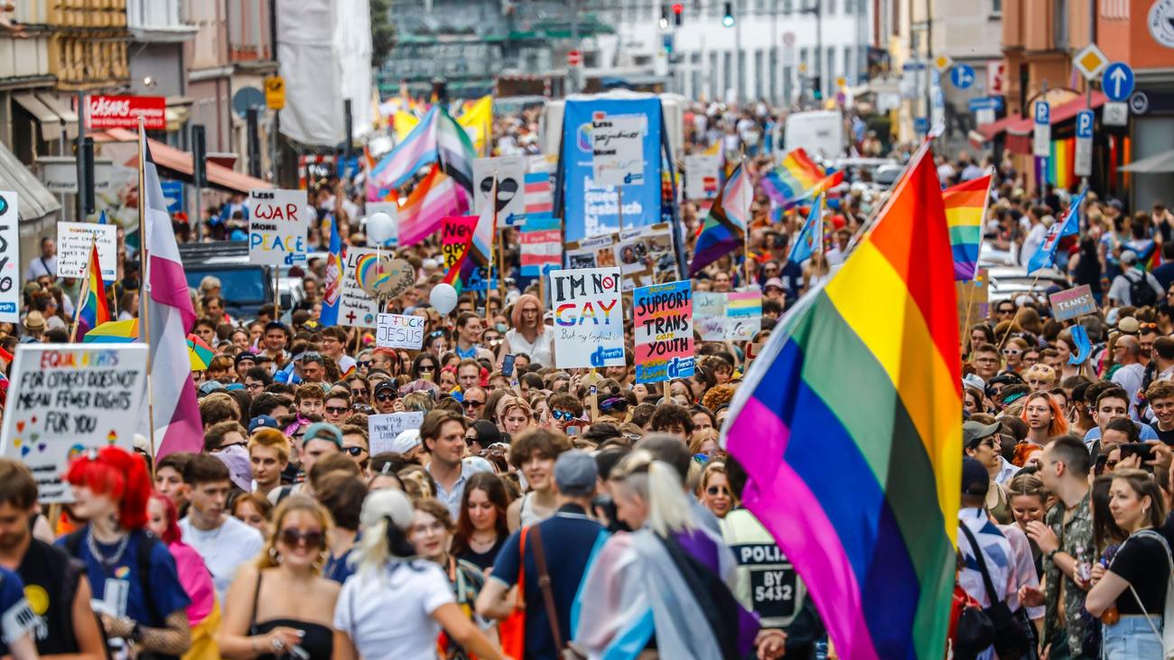 Fest der Vielfalt: Christopher Street Day mit großer Parade und Straßenfest