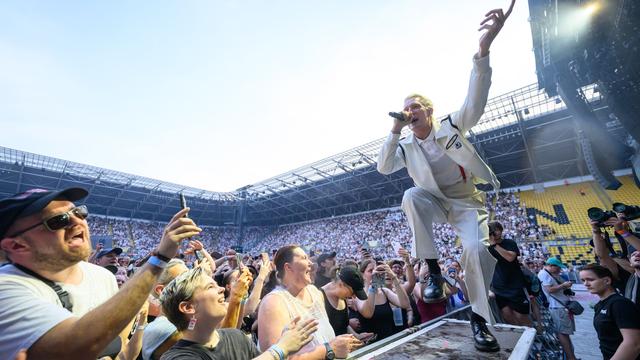 Konzerte: Kraftklub feiert Stadionpremiere bei großer Sommerhitze