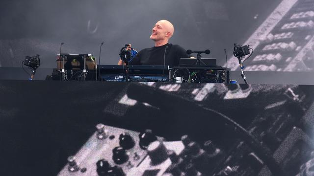 Trotz Hitze: Tausende Raver feiern bei Kalkbrenner-Konzert