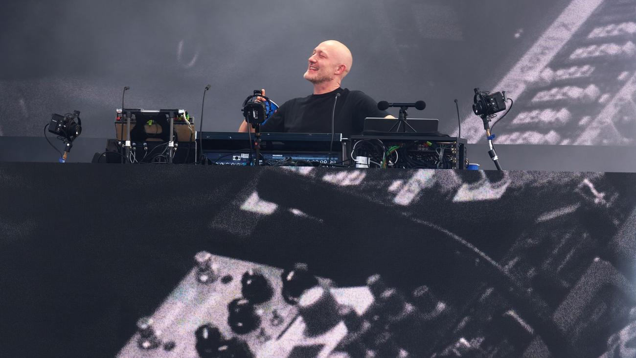 Trotz Hitze: Tausende Raver feiern bei Kalkbrenner-Konzert