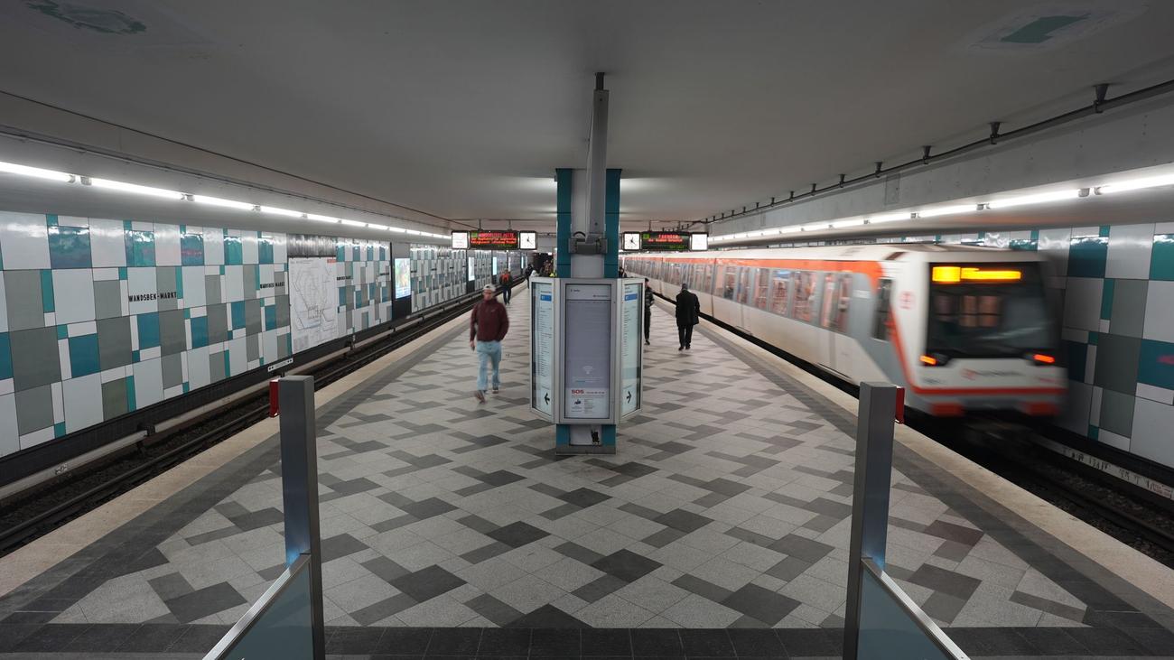 Unfälle: 52-Jähriger stürzt an U-Bahn-Haltestelle - tot