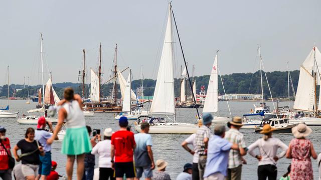 Regattawoche und Volksfest: Bei Sommerhitze drei Millionen Menschen auf Kieler Woche