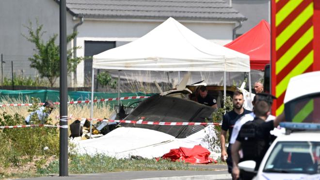 Unglück bei Nancy: Frankreich: Erlebnisflug endet mit 11 Toten | DIE ZEIT