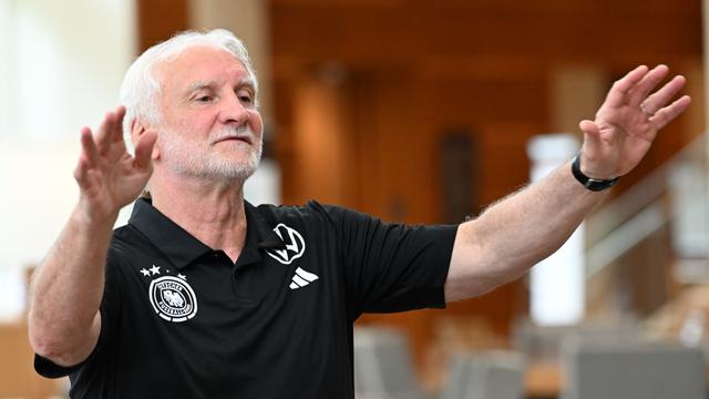 Fußball-Nationalmannschaft: Mit «Messer am Hals»: Völlers Glaube an den Paraguay-Plan