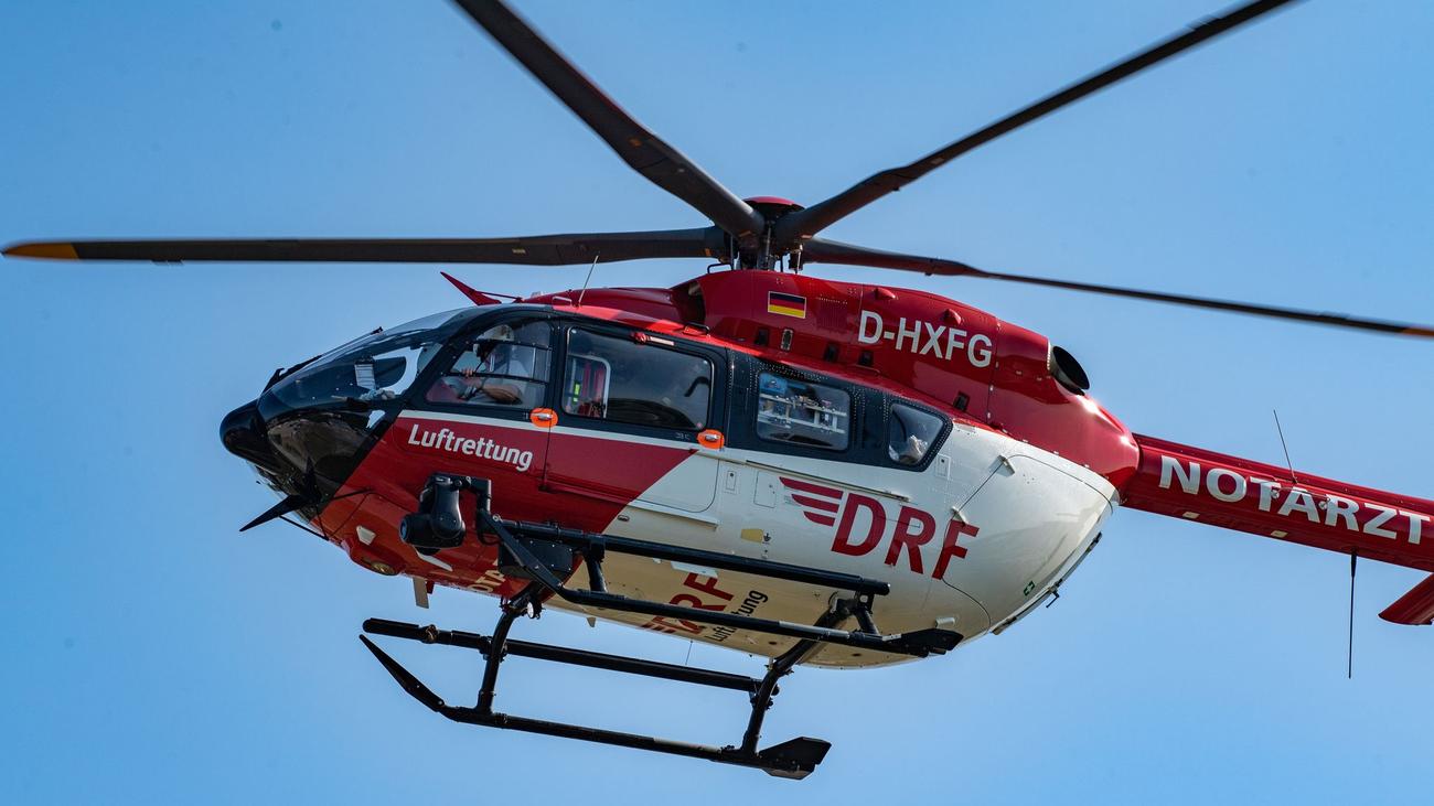 Unfall: Reifenplatzer auf A20 - Vater und Söhne schwer verletzt