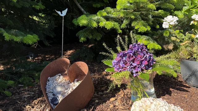 Neue Bestattungsform: Tote Eltern im Garten - «Es fühlt sich gut und richtig an»