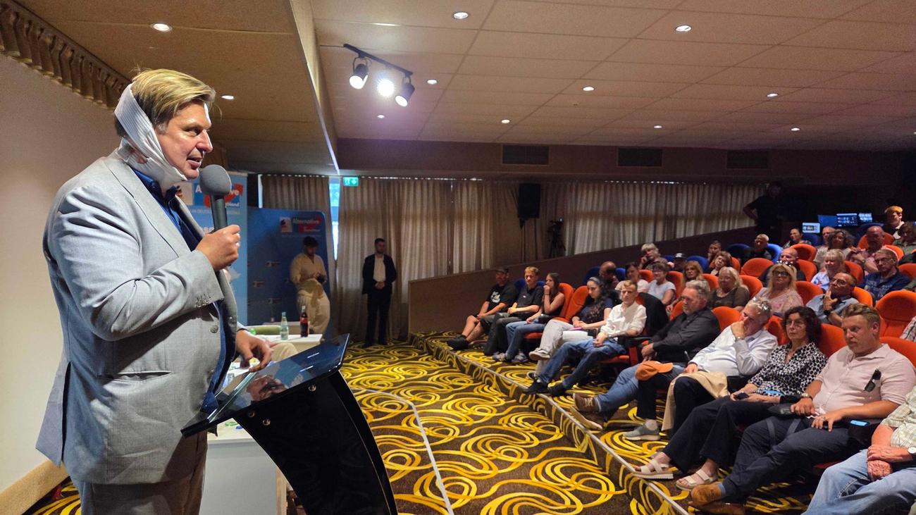 Bürgerdialog und Gegendemo: AfD-Dialog zieht 150 Besucher und 150 Gegner an