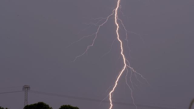 Unwetter: Blitzeinschläge und Sturmschäden in Sachsen