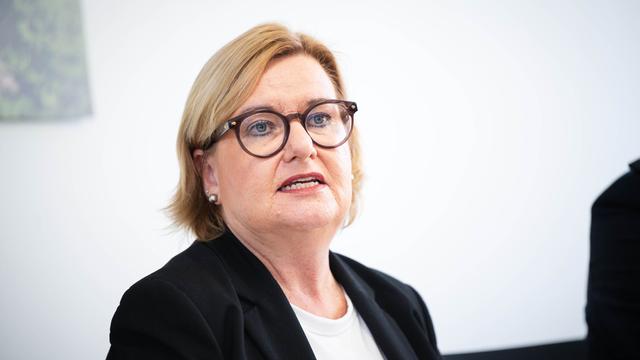 Verfassungsschutzbericht: «Die Lage ist ernst»: Welchen Gefahren Bremen ausgesetzt ist