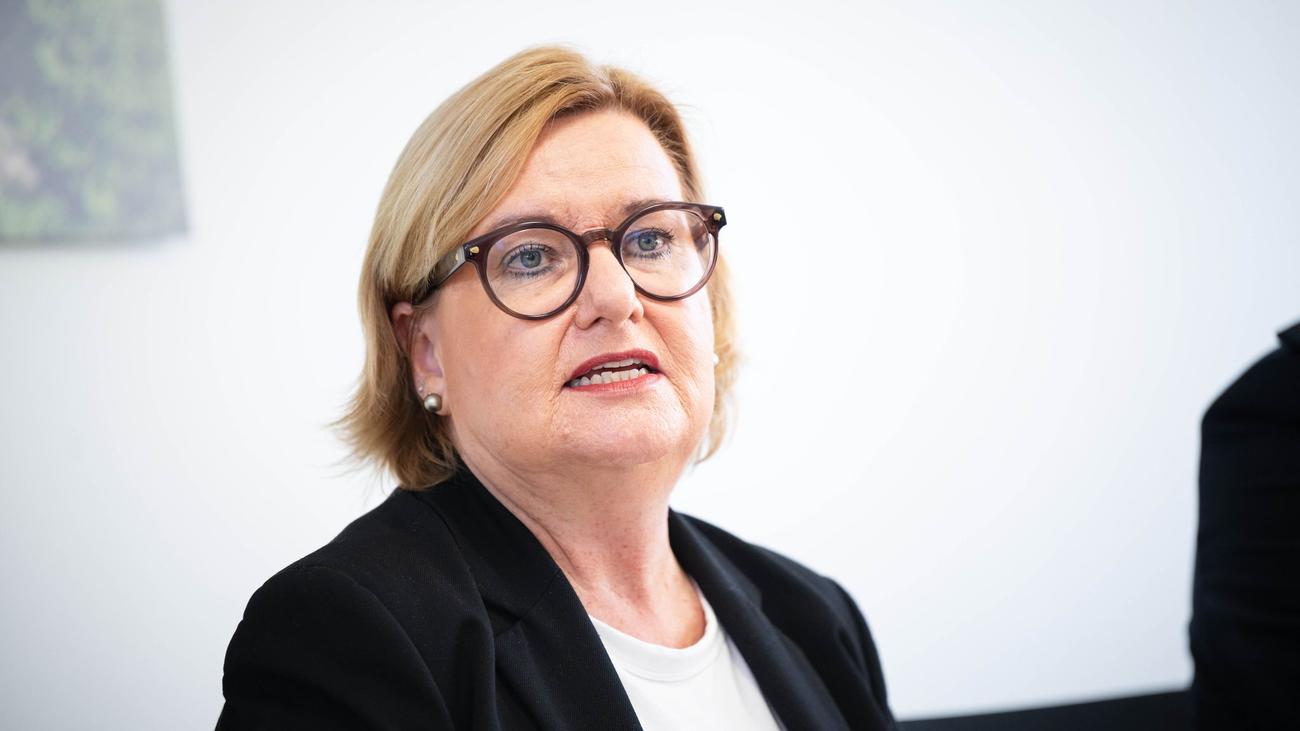 Verfassungsschutzbericht: «Die Lage ist ernst»: Welchen Gefahren Bremen ausgesetzt ist