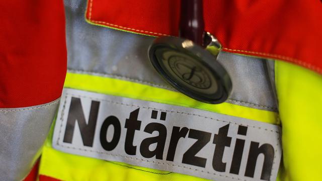 Hubschraubereinsatz: Kleinkind stürzt aus Fenster und wird vom Nachbarn gefunden
