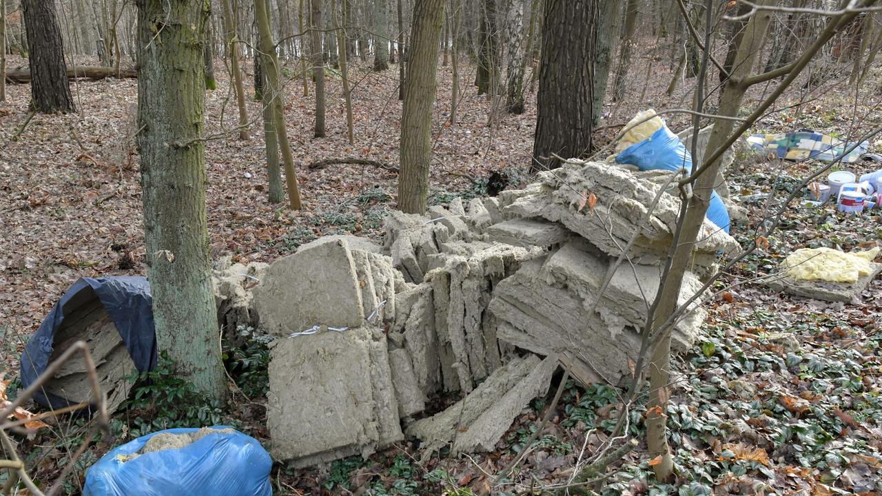Abfallbeseitigung: Mehr als 1.000 Tonnen illegaler Müll in Thüringen entsorgt