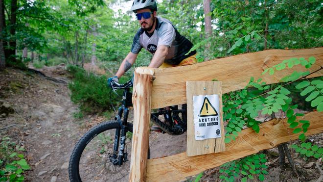 black sabbath distortion pedal Geargas Custom Shop – Geargas Store Mountain biker jumps through Abus Granit The Allen Eden Black Color:Seaford Pet
