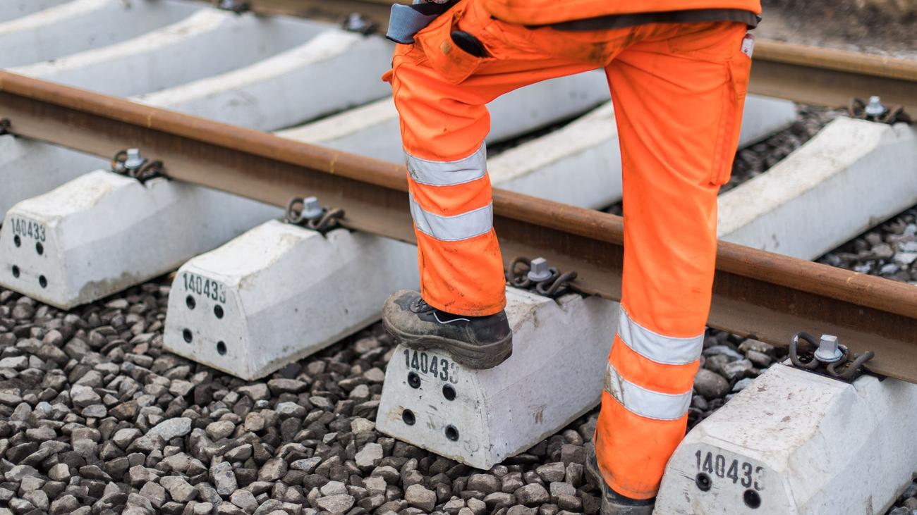 Bahnverkehr: Ruhr-Sieg-Strecke: Monatelang Ersatzbusse wegen Sanierung