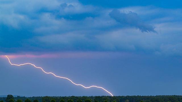 Blitzeinschläge möglich: Starkregen und schwere Gewitter im Süden Brandenburgs