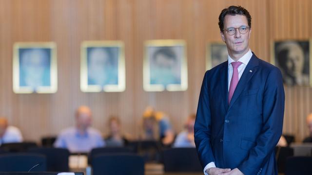 Brisanter Rechtsstreit: Streit um Rheinbrücke: Wüst verteidigt Vertragskündigung