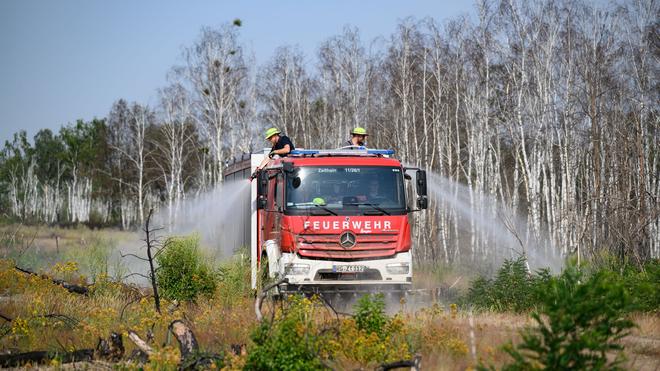 Waldbrand: Der Waldbrand in der Gohrischheide ist unter Kontrolle.
