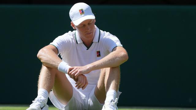 Tennis in London: Wimbledon-Topfavorit Sinner stürzt und siegt in fünf Sätzen