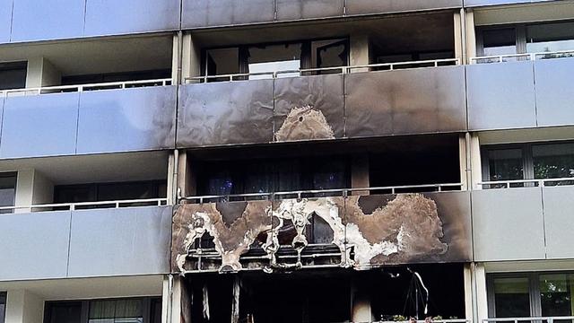 Großeinsatz und Notunterkunft: Acht Verletzte bei Wohnungsbrand in Erkrath
