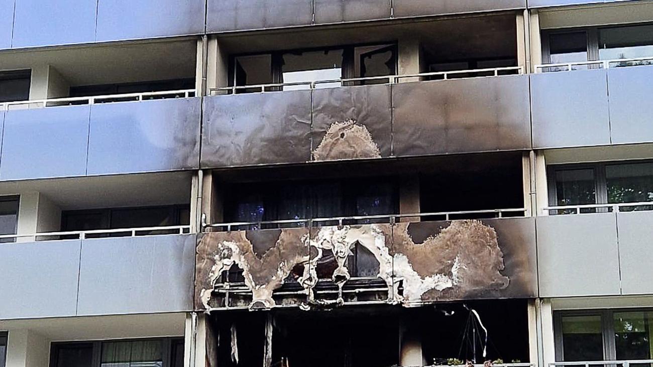 Großeinsatz und Notunterkunft: Acht Verletzte bei Wohnungsbrand in Erkrath