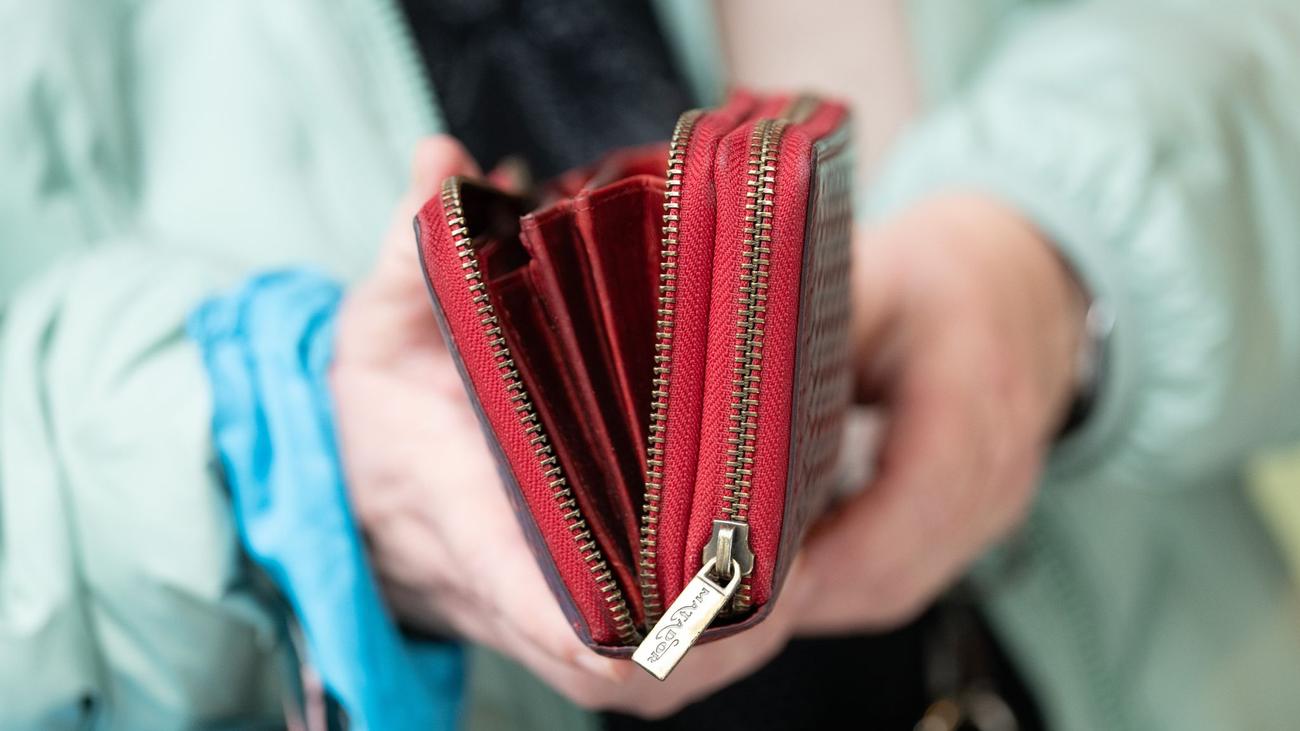 Verbraucherpreise: Fallende Ölpreise und Tankrabatt: Inflation sinkt deutlich
