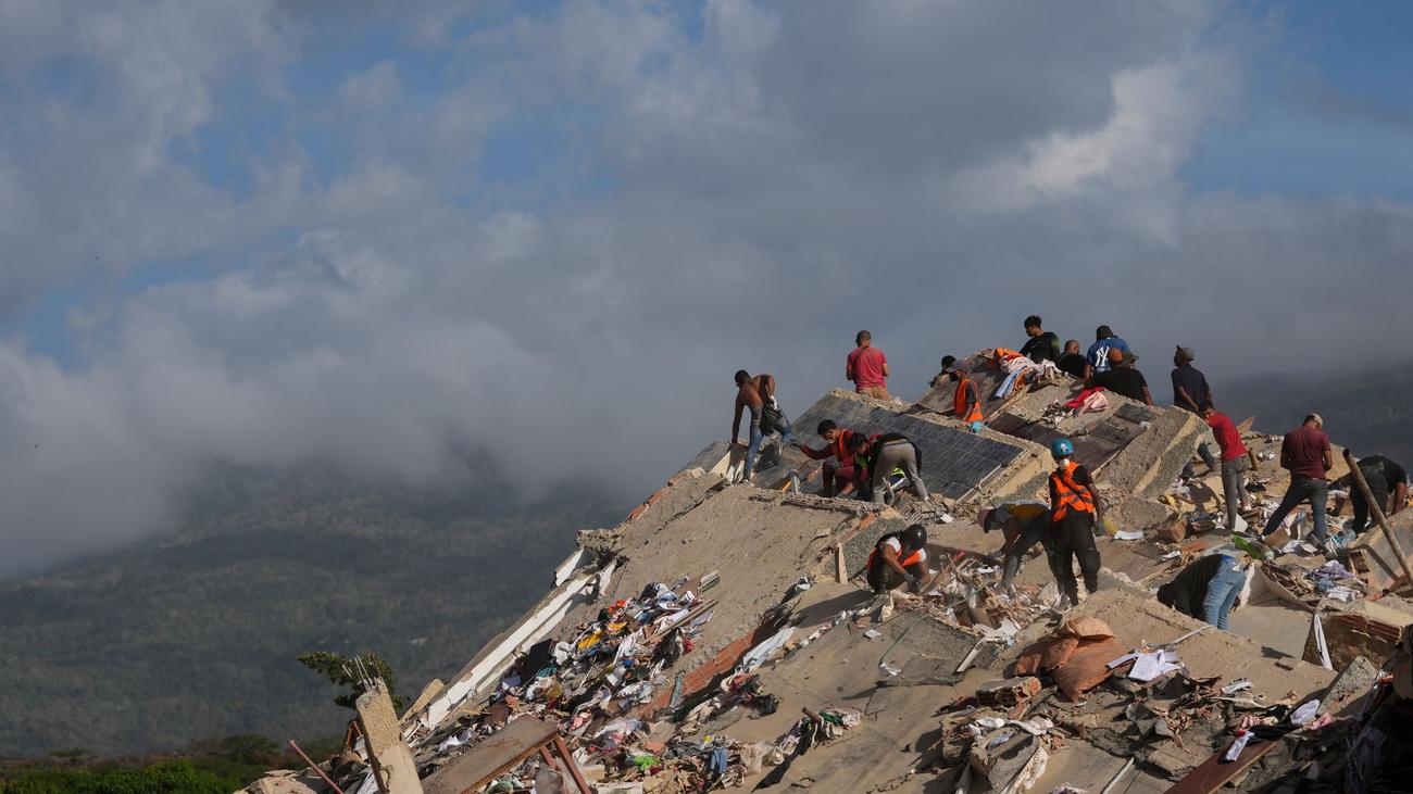 Nach verheerenden Erdbeben: Retter in Venezuela finden noch immer Überlebende