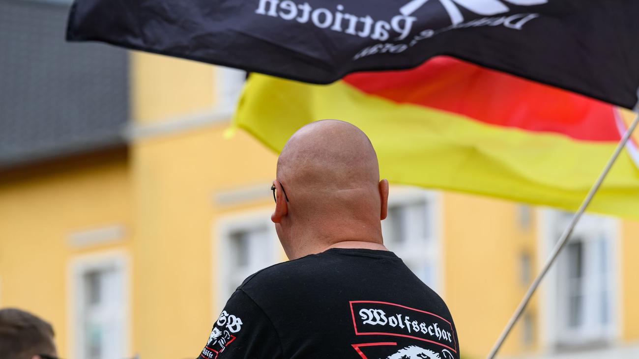Extremisten und Spione: Verfassungsschutz zählt mehr Extremisten in Deutschland