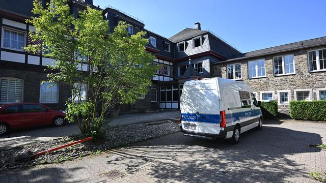 Gebäude evakuiert: Drei Tote bei Brand in Monschau in der Eifel