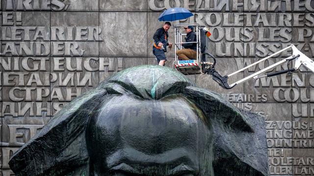Wahrzeichen: Geheimnisse im Inneren: Chemnitzer Marx-Kopf wird geöffnet