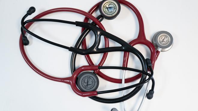  Der Gemeinsame Bundeausschuss entscheidet unter anderem darüber, welche Leistungen die Versicherten der gesetzlichen Krankenkassen bezahlt bekommen. (Symbolbild)