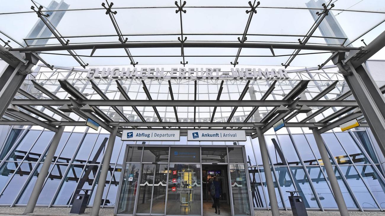 Urlauber: Parteitags-Wochenende: Wie Reisende zum Flughafen kommen