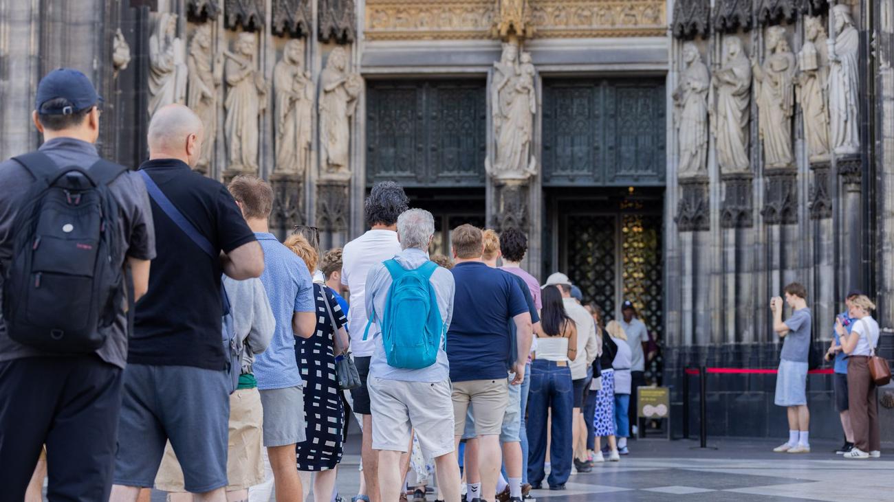 Zwölf Euro Eintritt ab sofort: Wie kommt der Eintrittspreis am Kölner Dom am ersten Tag an?