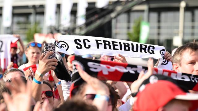Fußball-Bundesliga: Bundesliga-Auftakt: Heimspiel für Freiburg, VfB in München